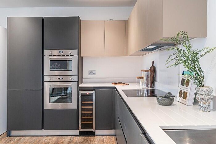 3 Bedroom Apartment To Rent In Watteau Square, Croydon, London, CR0