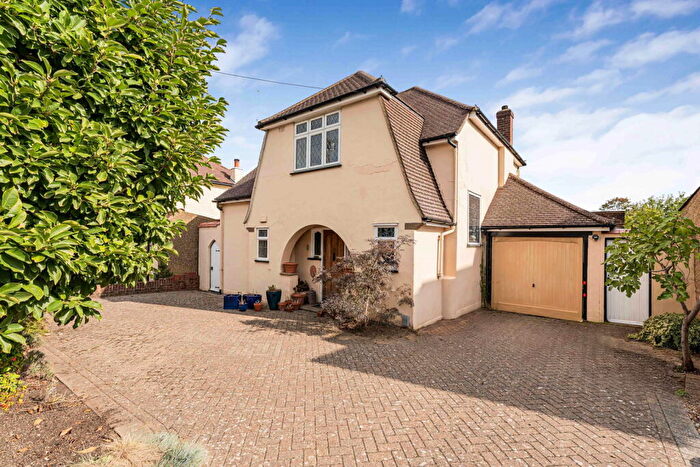 3 Bedroom Detached House For Sale In Tollers Lane, Coulsdon, CR5