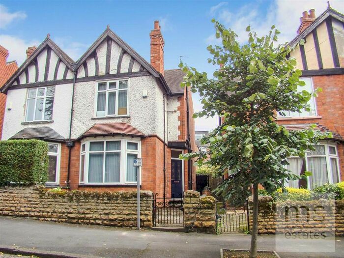 4 Bedroom Semi-Detached House To Rent In Rolleston Drive, Nottingham, NG7