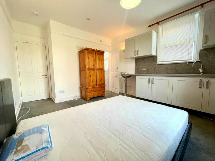 Studio To Rent In Willingdon Road, Turnpike Lane, N22