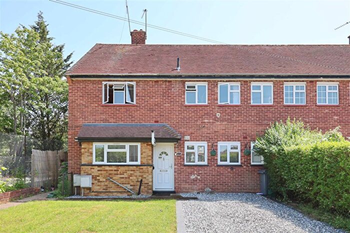 2 Bedroom Maisonette For Sale In Lynhurst Crescent, Hillingdon, UB10