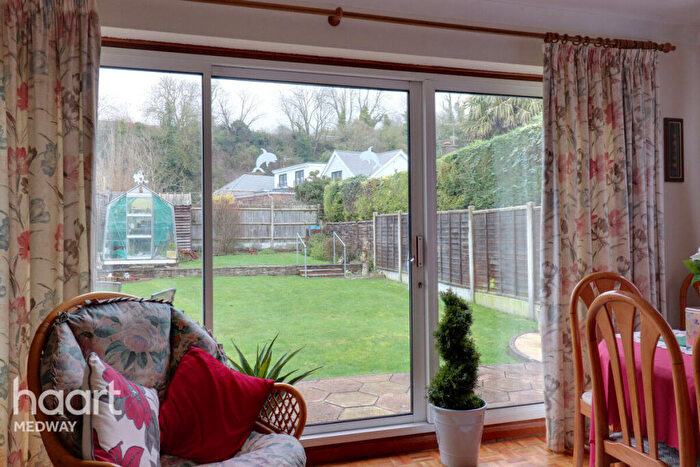 3 Bedroom Semi-Detached House For Sale In Poplicans Road, Rochester, ME2