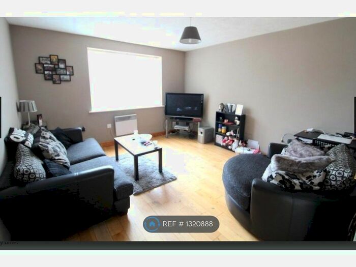2 Bedroom Flat To Rent In Mayflower Road, Chafford Hundred, Grays RM16