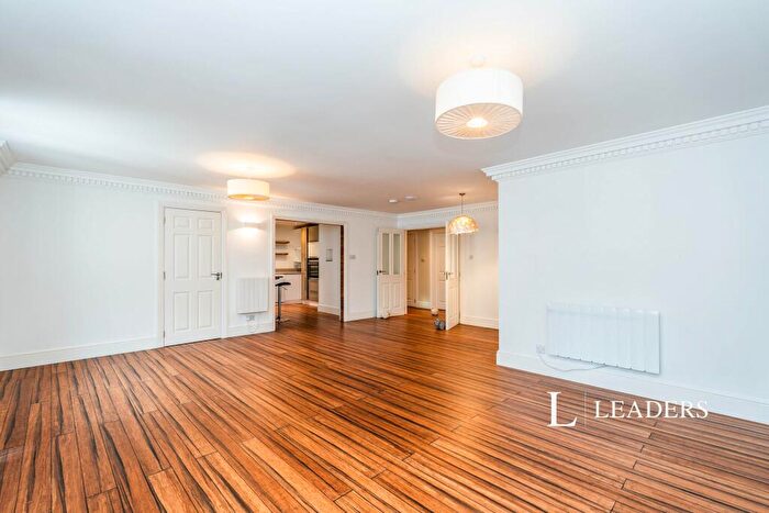 3 Bedroom Apartment To Rent In Imperial Apartments, Southampton, SO14