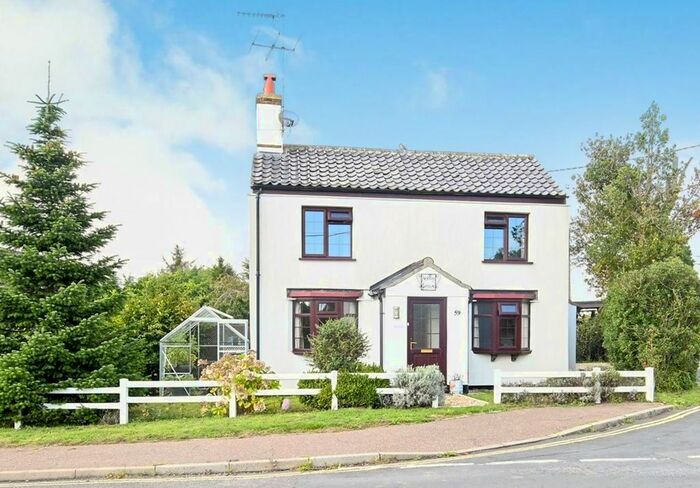 4 Bedroom Detached House For Sale In Norwich Road, Strumpshaw, Norwich, NR13