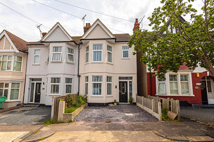 3 Bedroom End Of Terrace House For Sale In St. Georges Park Avenue, Westcliff-on-sea, SS0