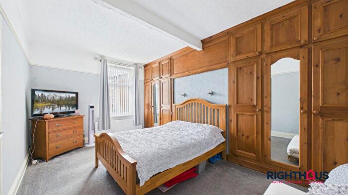 3 Bedroom Terraced House For Sale In George Street, Thornton, BD13