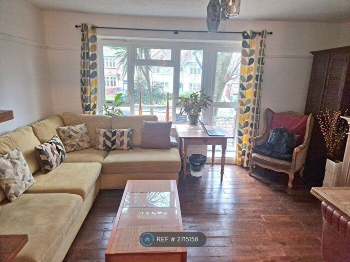 2 Bedroom Flat To Rent In Beaconsfield Close, London, SE3