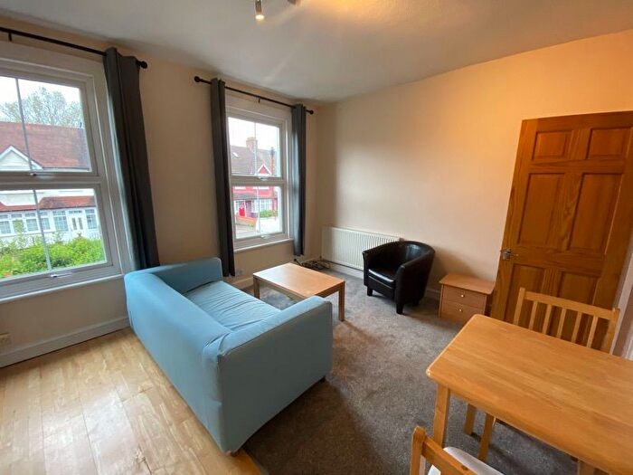 2 Bedroom Flat To Rent In Longley Road, London, SW17