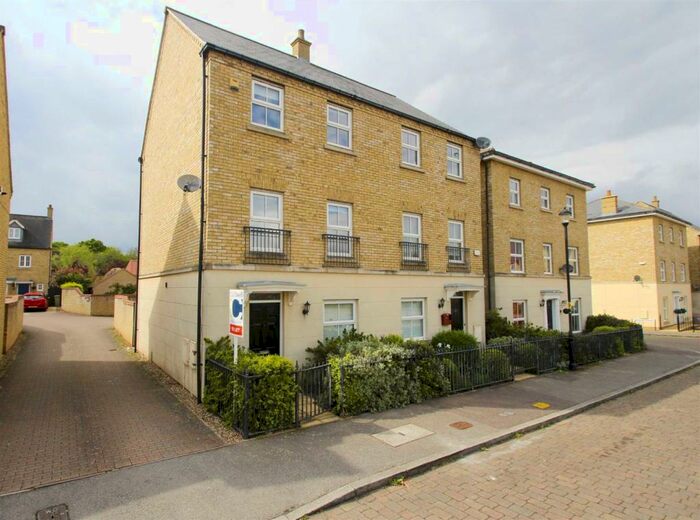 5 Bedroom Town House To Rent In Whittington Chase, Kingsmead, MK4