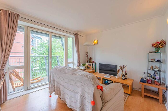 2 Bedroom Flat To Rent In Naxos Building, Isle Of Dogs, London, E14