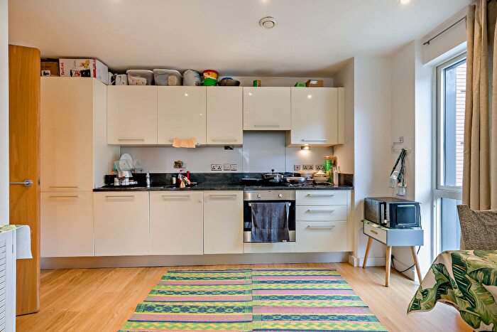 2 Bedroom Flat For Sale In Railway Terrace, Slough, Berkshire, SL2