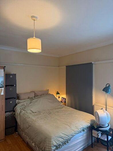 Studio To Rent In Hammersmith Road, London, W14