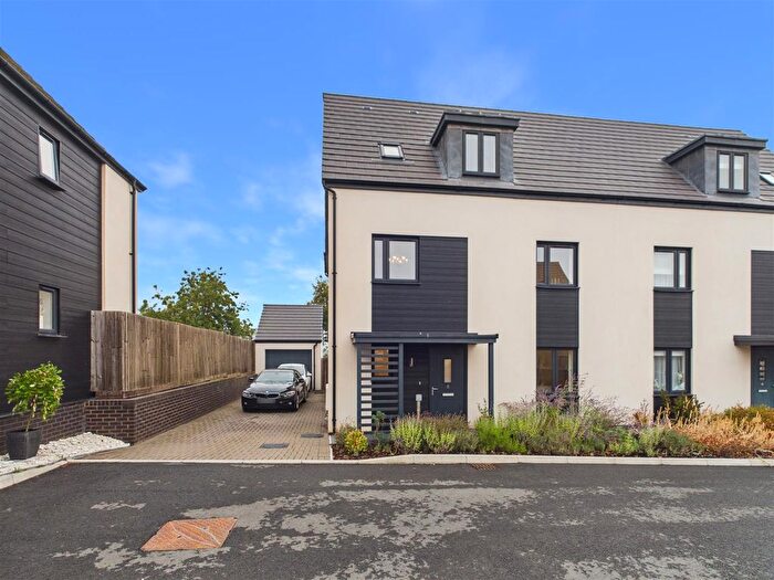 4 Bedroom Semi Detached House For Sale In Severnbank Avenue, Newnham, GL14
