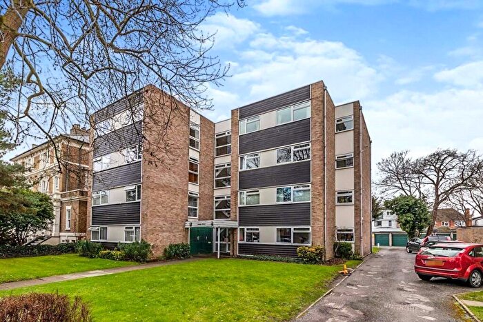 2 Bedroom Flat For Sale In The Avenue, Surbiton, KT5