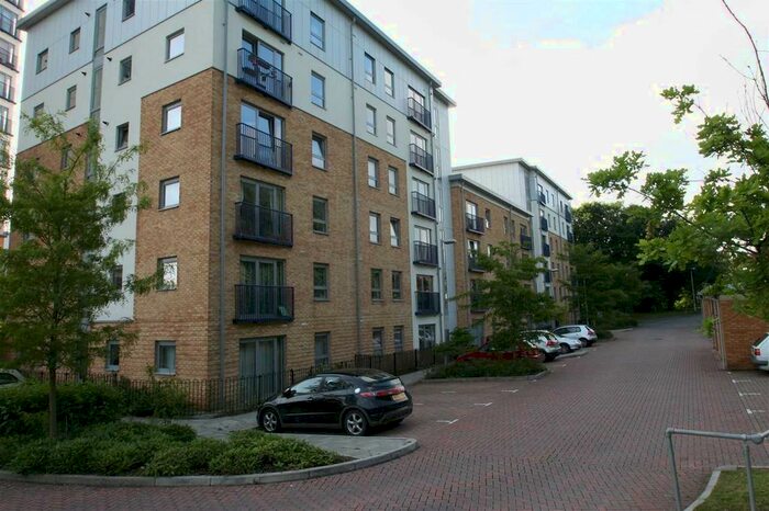 2 Bedroom Flat For Sale In Netherfield Place, Basingstoke, Hampshire, RG24