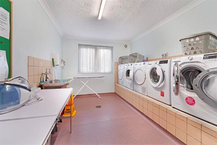 2 Bedroom Retirement Property For Sale In The Parade, Epsom, KT18