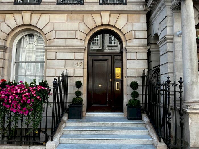 2 Bedroom Flat To Rent In Upper Brook Street, London, W1K