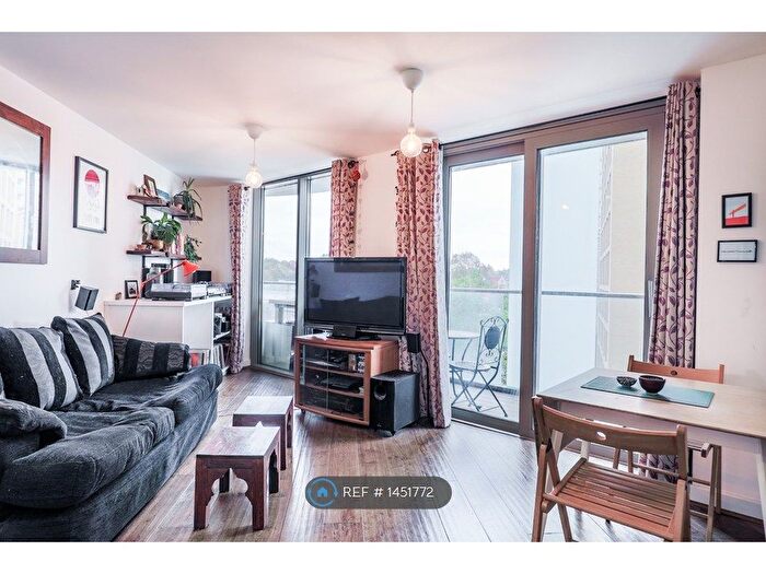 1 Bedroom Flat To Rent In Da Vinci Torre, London, SE13