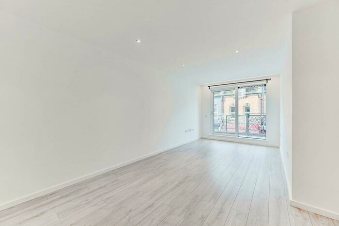 2 Bedroom Flat To Rent In Calum Court, Central Purley, Purley, CR8