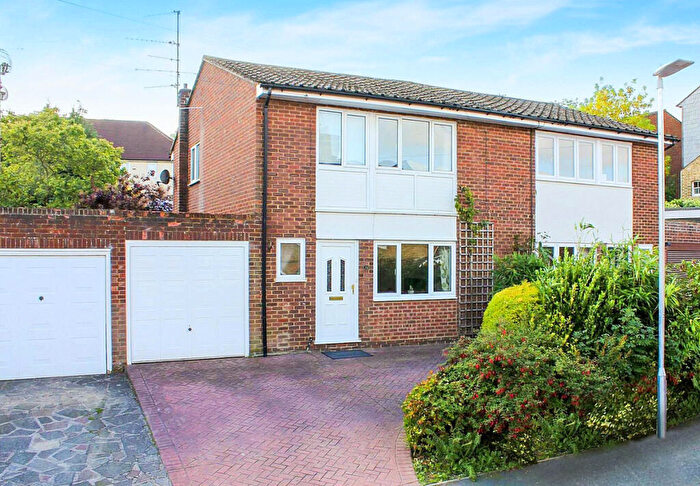 3 Bedroom Semi Detached House For Sale In Catlin Street, Hemel Hempstead, HP3