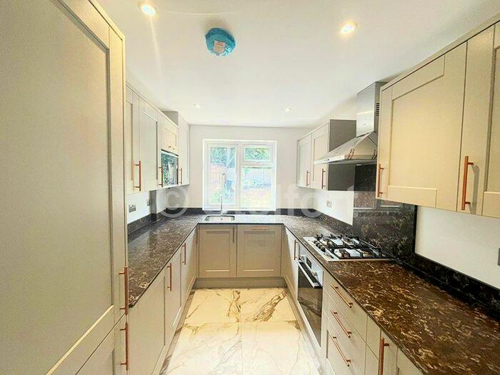 3 Bedroom Detached House To Rent In Sprowston Mews, E7