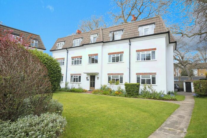 2 Bedroom Flat To Rent In Dainton Close, BR1