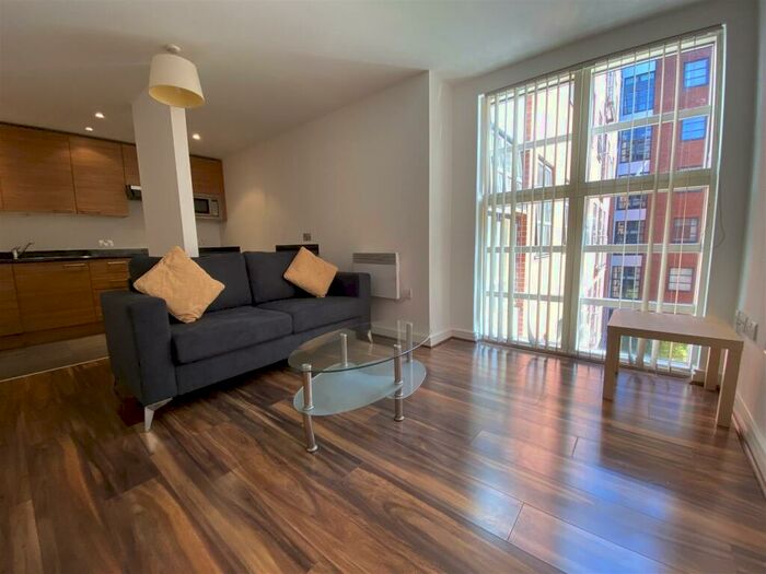 2 Bedroom Apartment To Rent In The Quadrangle, Lower Ormond Street, Manchester, M1