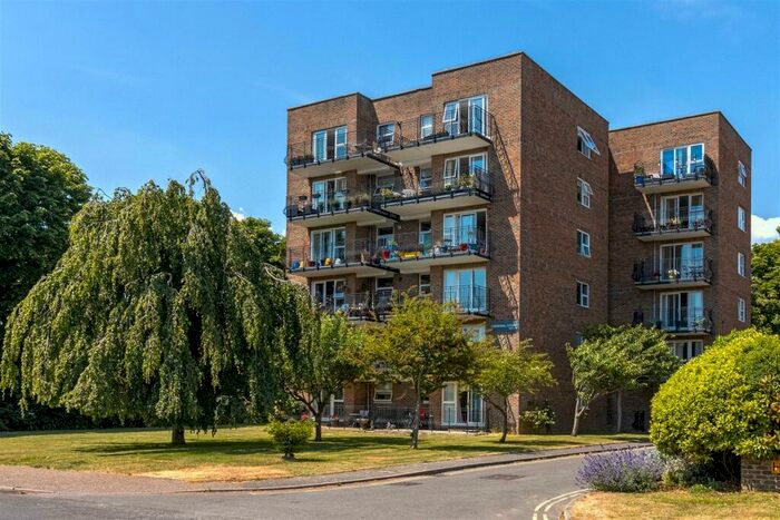 2 Bedroom Flat To Rent In Pevensey Road, Worthing, BN11