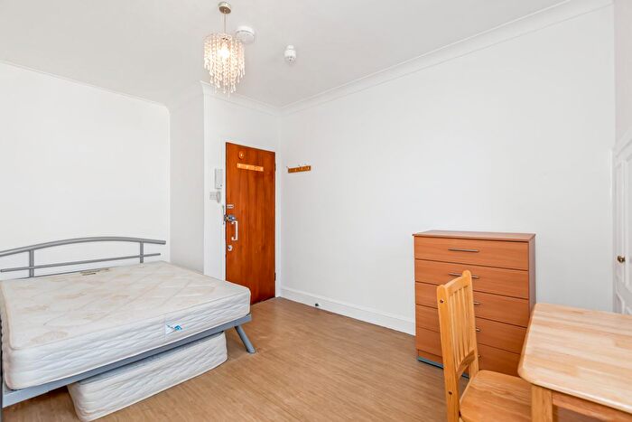 Studio To Rent In Warwick Road, London, SW5