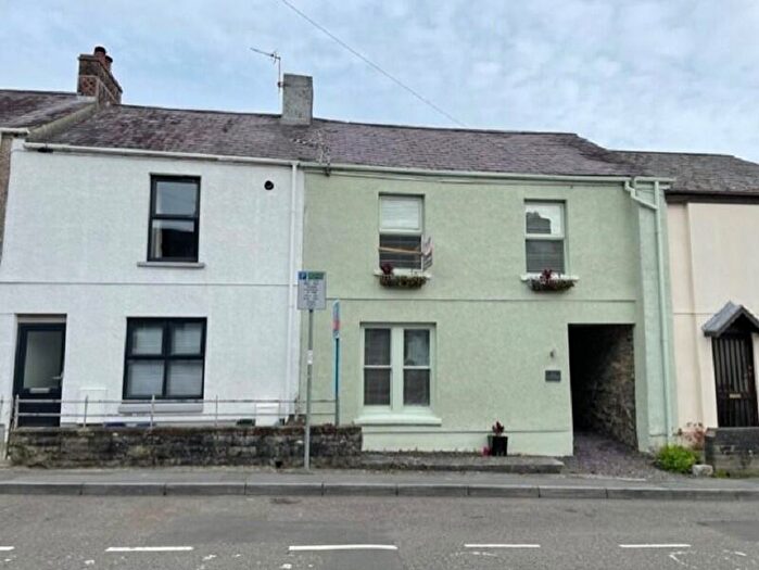 4 Bedroom Terraced House For Sale In New Road, Llandeilo, Carmarthenshire., SA19