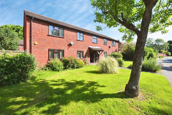2 Bedroom Apartment For Sale In Dellfield, Wadesmill, Ware, SG12