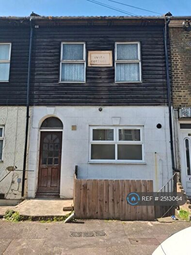 1 Bedroom Flat To Rent In Luton Road, Chatham, ME4