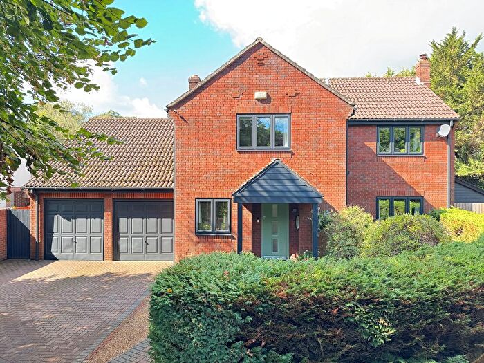 4 Bedroom Detached House For Sale In Avon Park, Ringwood, BH24