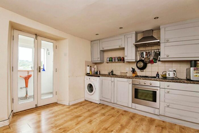 3 Bedroom Terraced House For Sale In St. Andrew Street, Tiverton, EX16