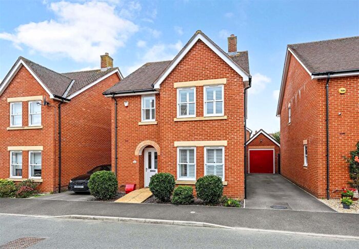 4 Bedroom Detached House For Sale In Tarver Close, Romsey, Hampshire, SO51