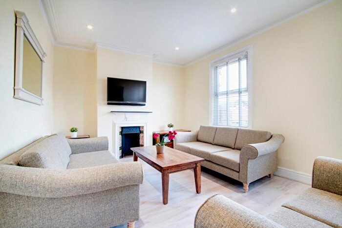 6 Bedroom Terraced House To Rent In Derby Road, Manchester, M14