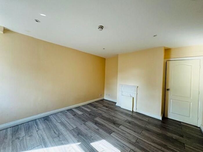 2 Bedroom Flat To Rent In Stoke Road, Slough, SL2