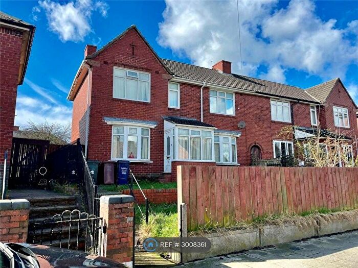 4 Bedroom Semi-Detached House To Rent In Meadowdale Crescent, Newcastle Upon Tyne, NE5