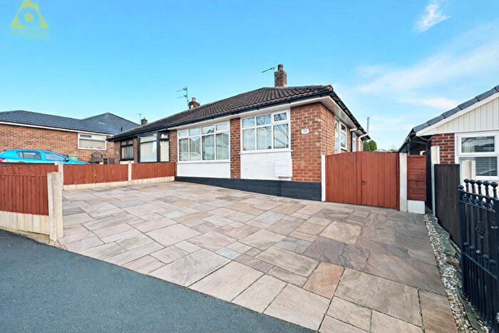 3 Bedroom Bungalow For Sale In Collins Lane, Westhoughton, BL5