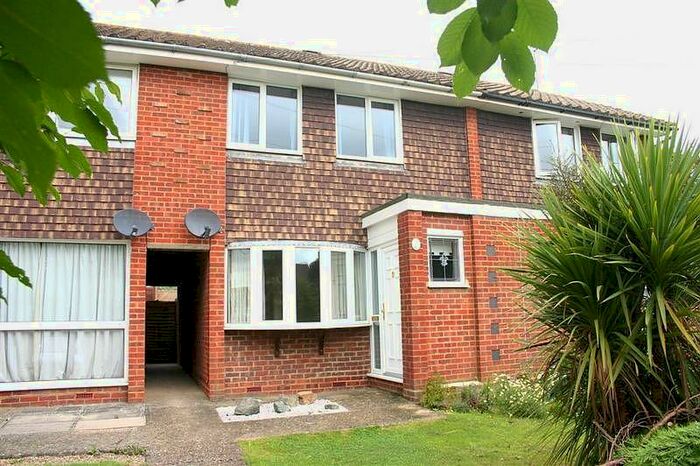 2 Bedroom House To Rent In Bedroom Terraced House In Oxted, RH8