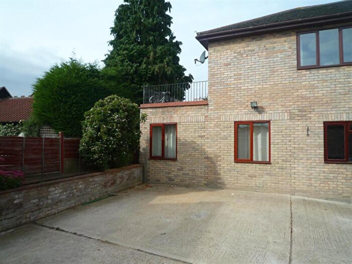 2 Bedroom Flat To Rent In Flat, Cambridge Street, Godmanchester, Huntingdon, PE29