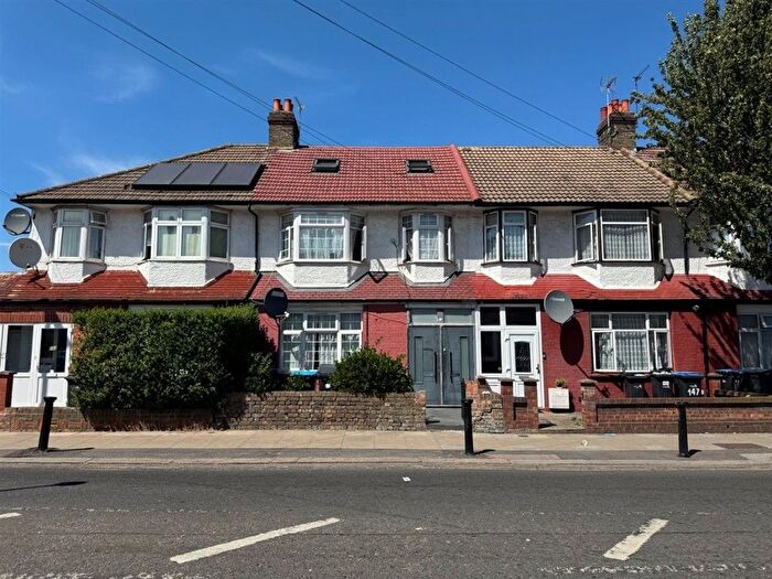 2 Bedroom Flat For Sale In Tottenhall Road, London, N13