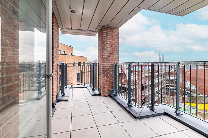 2 Bedroom Flat For Sale In Copeland Road, London, SE15