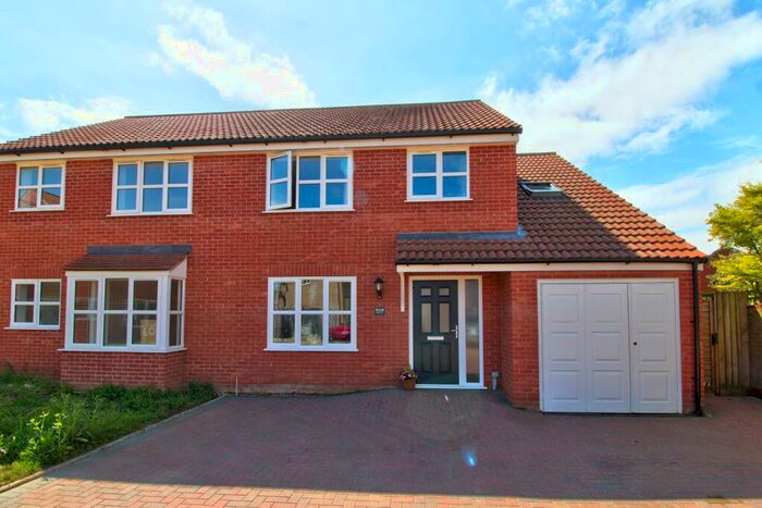 4 Bedroom Semi-Detached House For Sale In Mallard Way, Hollesley, IP12
