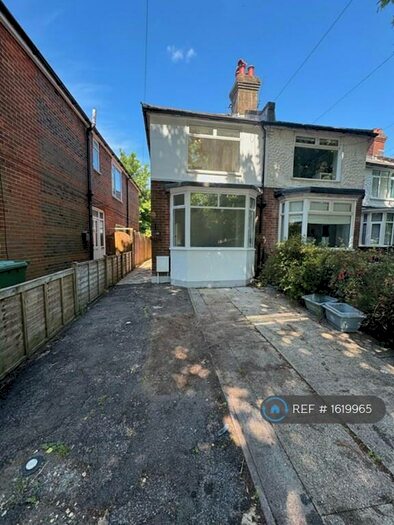 3 Bedroom Semi-Detached House To Rent In King Edward Avenue, Southampton, SO16