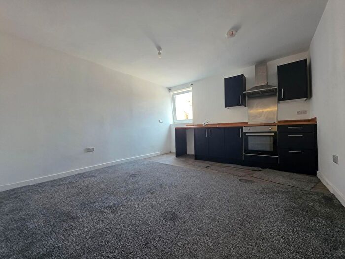 2 Bedroom Flat To Rent In Cleveland Passage, Wolverhampton, WV1