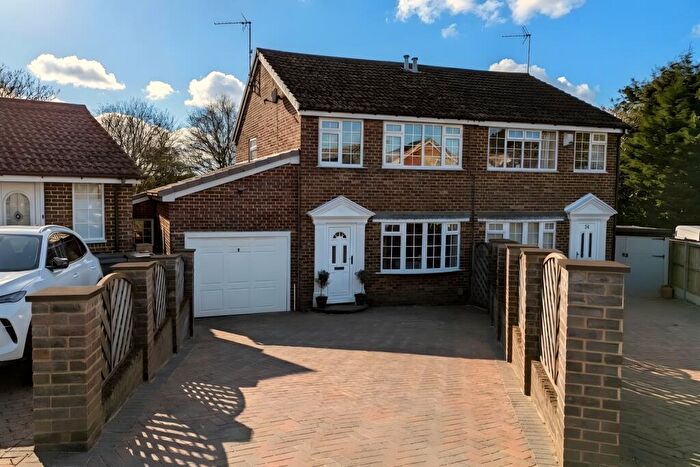 3 Bedroom Semi Detached House For Sale In South View Crescent, Yeadon, Leeds, LS19