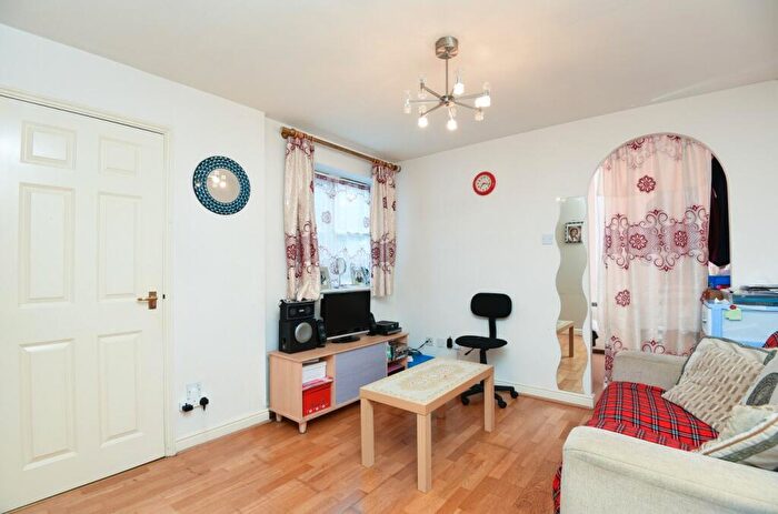 1 Bedroom Flat To Rent In Clarence Close, New Barnet, Barnet, EN4
