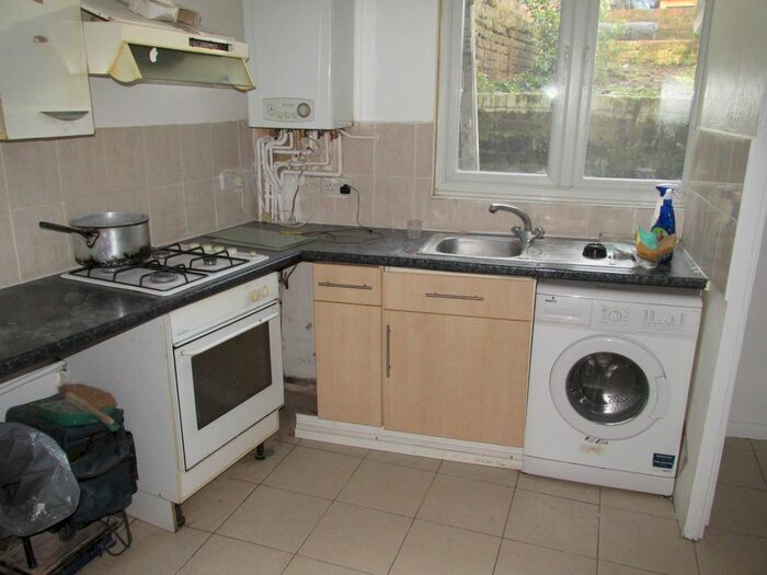 Studio To Rent In Amhurst Road, London, N16